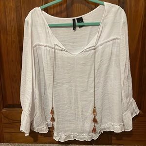 New direction white linen top with cute tassels